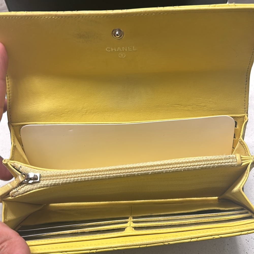 Chanel Matelasse Long Yellow wallet - Picture 5 of 10
